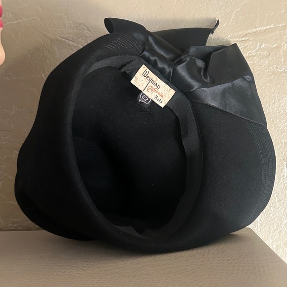 IMPRESSIVE 1940s' BLACK FELT HAT + TOPSTITCHED BRIM & SATIN BANDS & BOW - Picture 12 of 13